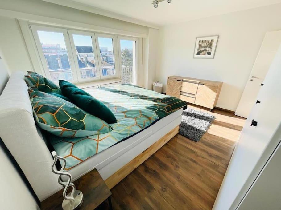 Large Penthouse In Center-41 *